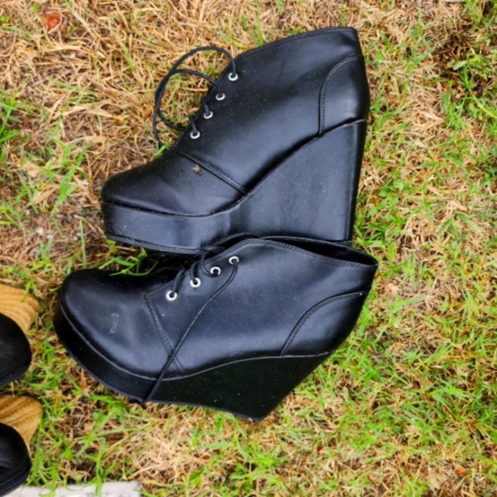 Boot wedges.